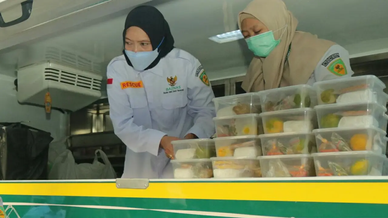 BAZNAS Bagikan 450 Hidangan Berkah Ramadhan di Kampung Pemulung Menteng Atas.