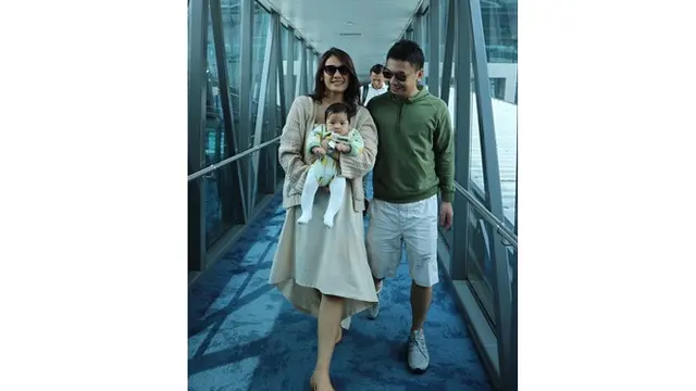 First Trip, Ini 5 Gaya Liburan Alinea Anak Raditya Dika di Singapura
