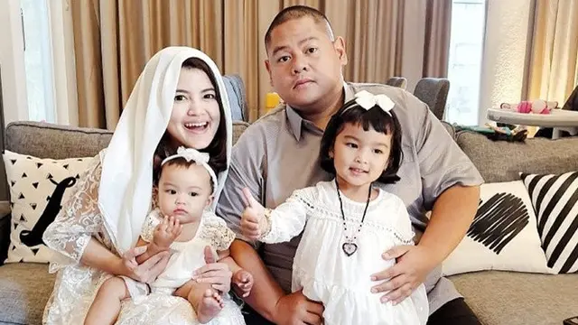 Jadi Hot Mama, Ini 7 Potret Tania Putri De' Rainbow dengan Anaknya