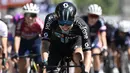 Pebalap Tim DSM, Lorena Wiebes merayakan kemenagannya di etape pertama Tour de France Wanita 2022 yang menempuh jarak sepanjang 81,6 km dari Tour Eiffel hingga Champs-Elysees, Paris pada 24 Juli 2022. (AFP/Jeff Pachoud)