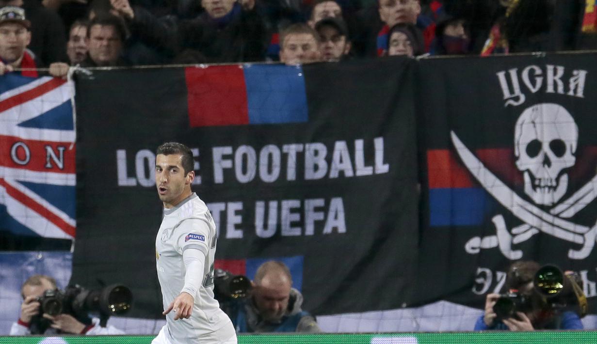 Pemain Manchester United, Henrikh Mkhitaryan mencetak satu gol untuk kemenangan timnya atas  CSKA Moscow pada laga grup A Liga Champions di VEB Arena, Moscow, Rusia, (27/9/2017). MU menang 4-1. (AP/Ivan Sekretarev)