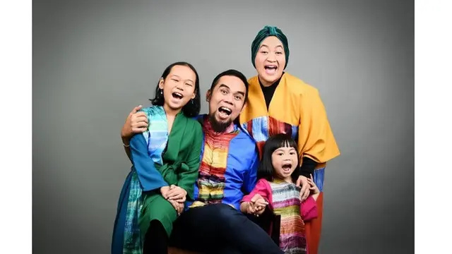 6 Potret Terbaru Tike 'Extravaganza', Makin Langsing Setelah Diet