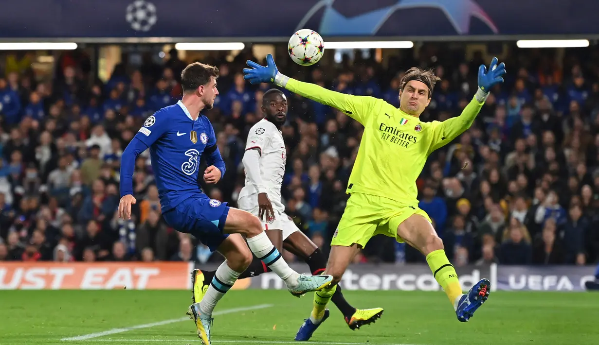 Performa Mason Mount memang belum stabil, akan tetapi cenderung terus meningkat dibawah Graham Potter. Melihat banyak kelebihan, Potter mencoba memainkan Mount untuk beberapa posisi berbeda dan menjawab kepercayaan itu dengan baik. (AFP/Glyn Kirk)