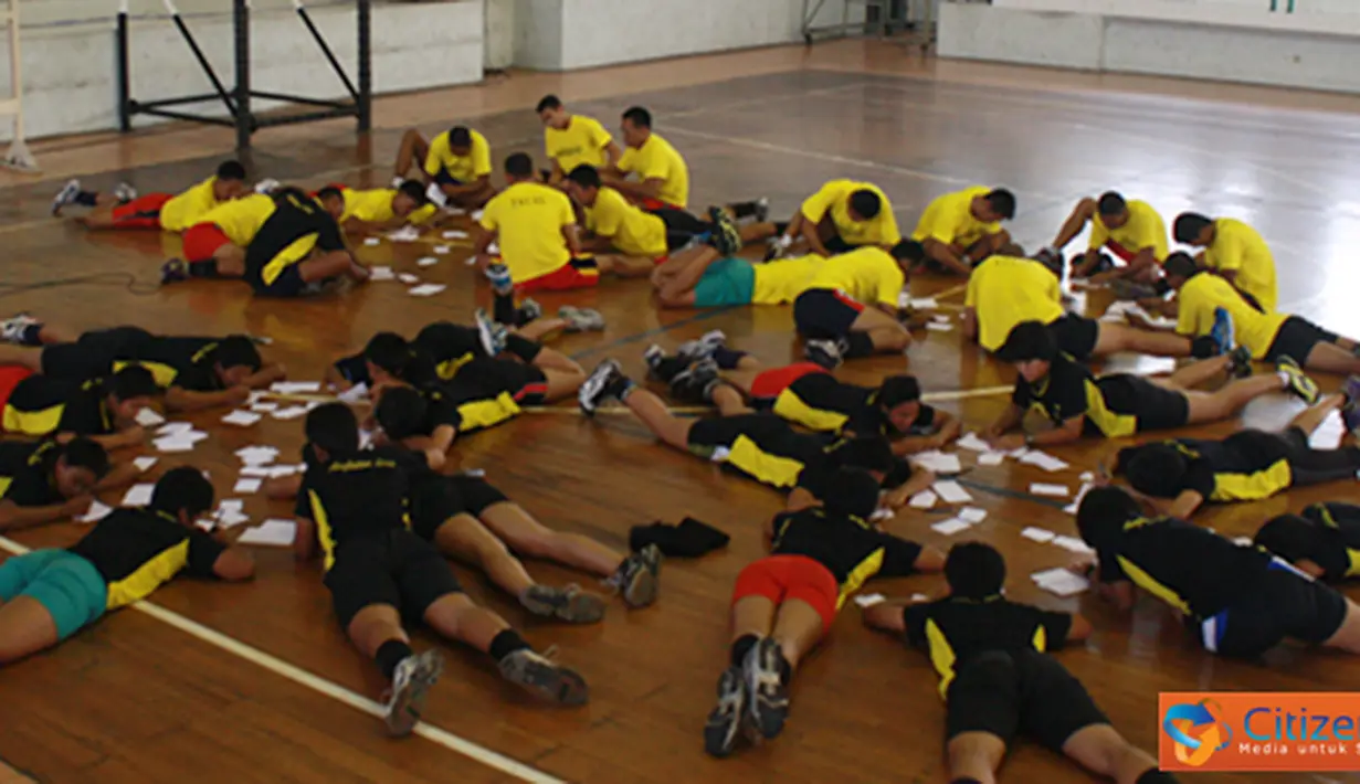 Citizen6, Surabaya: Jelang pelaksanaan Pekan Olah Raga (POR) TNI 2012,  Sebanyak 36 Atlit Bolla Volley putra dan putri TNI AL menjalani training center (Pemusatan latihan) di GOR M. Pardi Kobangdikal. (Pengirim: Penkobangdikal). 