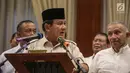 Capres Prabowo Subianto didampingi sejumlah pengurus BPN bersiap memberikan keterangan terhadap wartawan di Rumah Kertanegara, Jakarta Selatan, Rabu (8/5). Prabowo menilai pernyataan Hendropriyono tentang sejumlah WNI keturunan arab adalah rasis. (Liputan6.com/Faizal Fanani)