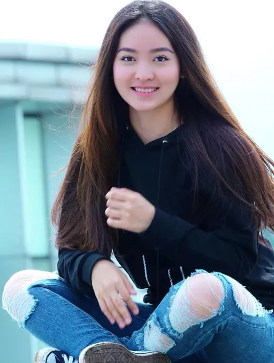 Sebelum terkenal seperti sekarang ini, Natasha Wilona juga pernah merasakan hidup kekurangan. Bahkan ia pernah tinggal di sebuah gubuk dan akrab dengan hewan tikus yang berlalulalang. Hal tersebut diceritakan Wilona dalam Youtube Boy William. (Instagram/natashawilona12)