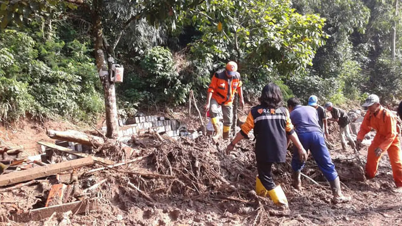 Mengharukan, Aksi Peduli Bantu Bencana Sinabung