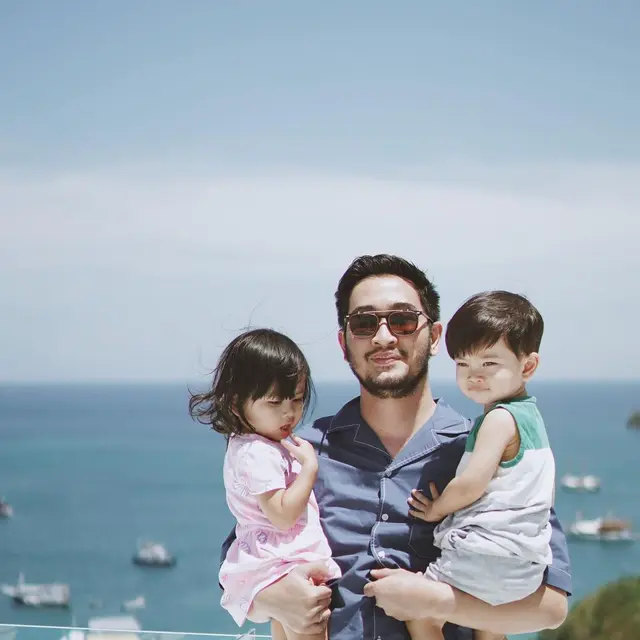 6 Potret Jeje Govinda Momong Anak, Ungkap Bakal Bawa Buah Hati Jika Istri Selingkuh