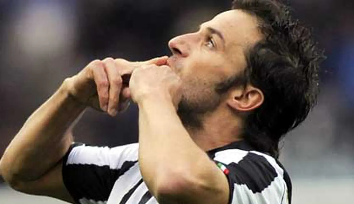 Selebrasi striker Juventus Alessandro Del Piero di laga lanjutan Serie A melawan Lecce di Olimpico Turin, 17 Oktober 2010. Juve unggul 4-0. Del Piero menyamai rekor 178 gol Giampiero Boniperti. AFP PHOTO / OLIVIER MORIN 