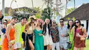 Banyak teman selebriti yang terbang ke Bali untuk hadir di pesta Lunachella. Artis yang hadir diantaranya, Ashanty, Ayu Dewi dan suami, Tya Ariestya, Paula Verhoeven, Melaney Ricardo, Vidi Aldiano, Edrick Chandra dan masih banyak lagi. [Instagram/mrsayudewi]