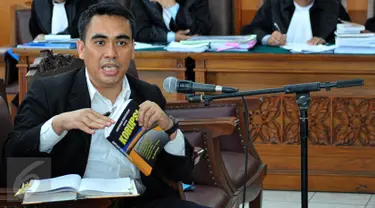 Tim kuasa hukum KPK menghadirkan pakar hukum Jamin Ginting untuk menjadi saksi ahli pada sidang praperadilan mantan Wali Kota Makassar Ilham Arief Sirajudin, di PN Jakarta Selatan, Senin (6/7/2015). (Liputan6.com/Yoppy Renato)