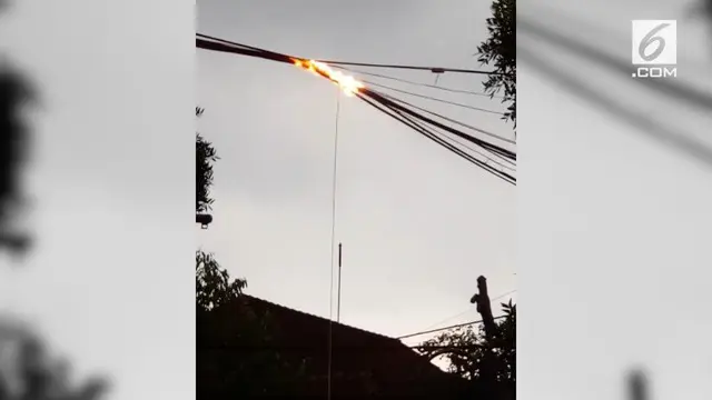 VIDEO: Korsleting Kabel di Depan RS Borromeus Bandung