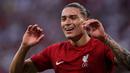 Liverpool baru saja mendatangkan striker Benfica asal Uruguay, Darwin Nunez menjelang bergulirnya musim 2022/2023. Menarik menanti kiprahnya di Liga Inggris bareng The Reds. Mampukah ia meraih trofi di Liga Inggris seperti 5 pendahulunya berikut ini? (AFP/Ronny Hartmann)