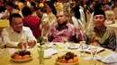 Saleh P Daulay (kiri),  Patrialis Akbar dan Ketua MPR RI, Zulkifli Hasan (kanan) saat menghadiri di acara pelantikan Pemuda Muhammadiyah, Jakarta, Selasa (23/12/2014). (Liputan6.com/Johan Tallo) 