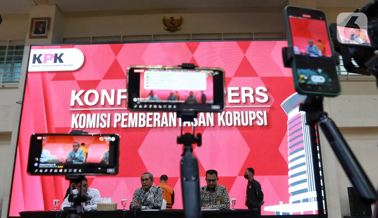 Dia ditetapkan sebagai tersangka di kasus gratifikasi dan tindak pidana pencucian uang (TPPU). (Liputan6.com/Angga Yuniar)