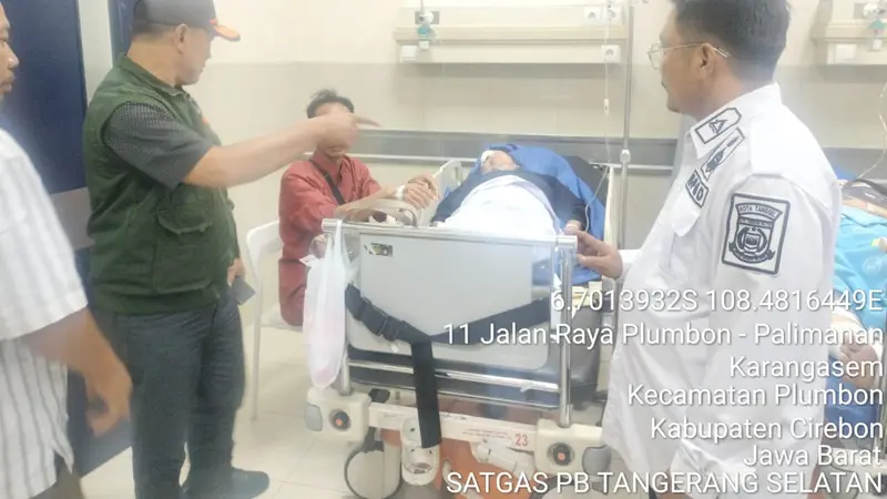 Bus yang mengangkut puluhan warga Ciputat Timur (Ciptim), Kota Tangerang Selatan (Tangsel), kecelakaan di ruas tol Cipali-Palimanan KM 179 dari arah Cirebon menuju Jakarta pada Minggu malam, (3/3/2024).