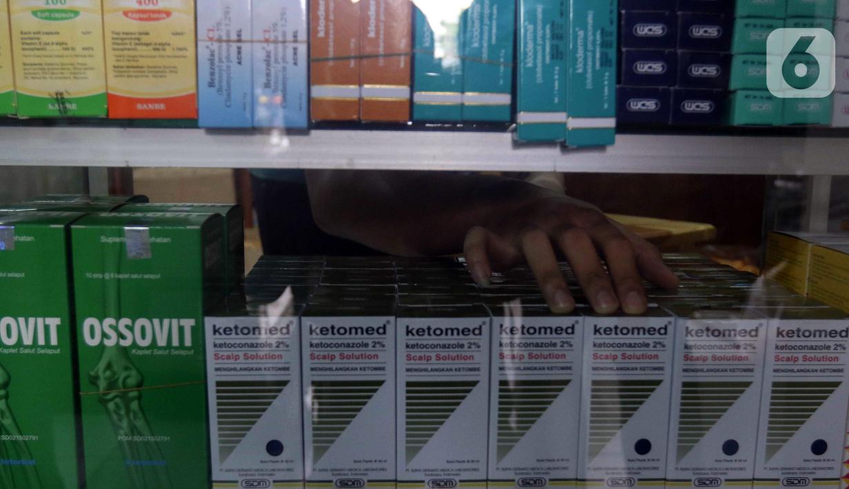 Sementara, Menteri Kesehatan (Menkes) Budi Gunadi Sadikin mengatakan bahwa penyebab mahalnya harga obat-obatan di Indonesia terjadi karena inefisiensi distribusi. (Liputan6.com/Herman Zakharia)