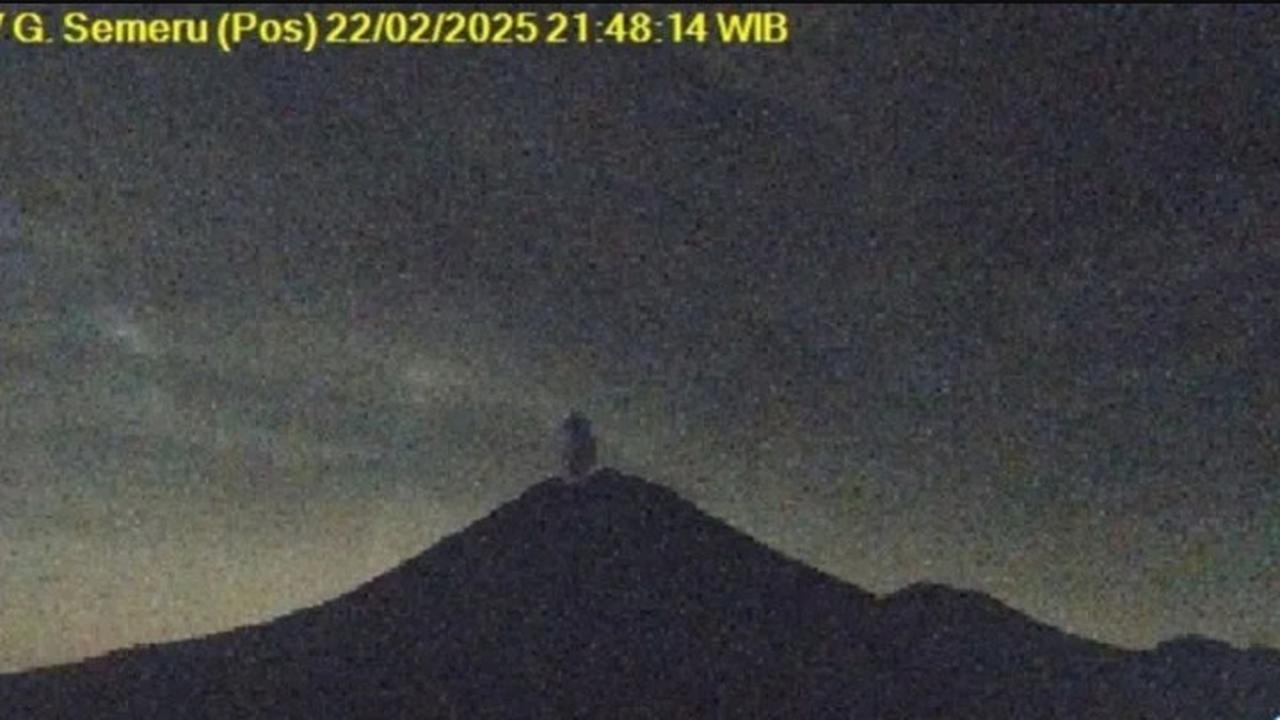 Gunung Semeru erupsi tinggi letusan capai 700 meter (Istimewa)
