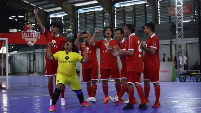 Dion Wiyoko memimpin tim Better Tomorrow FC di ajang Lotte All Star Futsal Challenge 2023. (Foto: Dok. Istimewa)