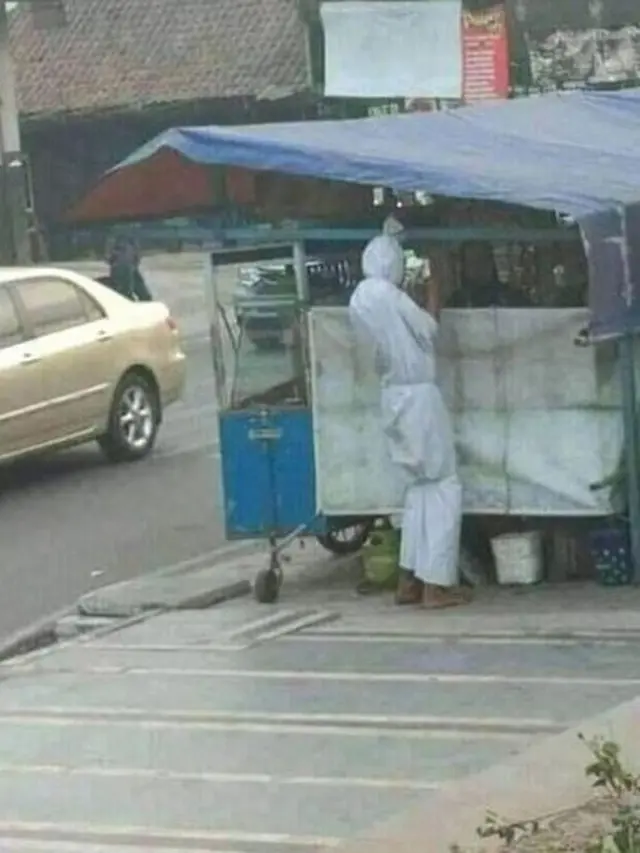 6 Momen Nyeleneh yang Terjadi di Warung Ini Absurd, Enggak Habis Pikir