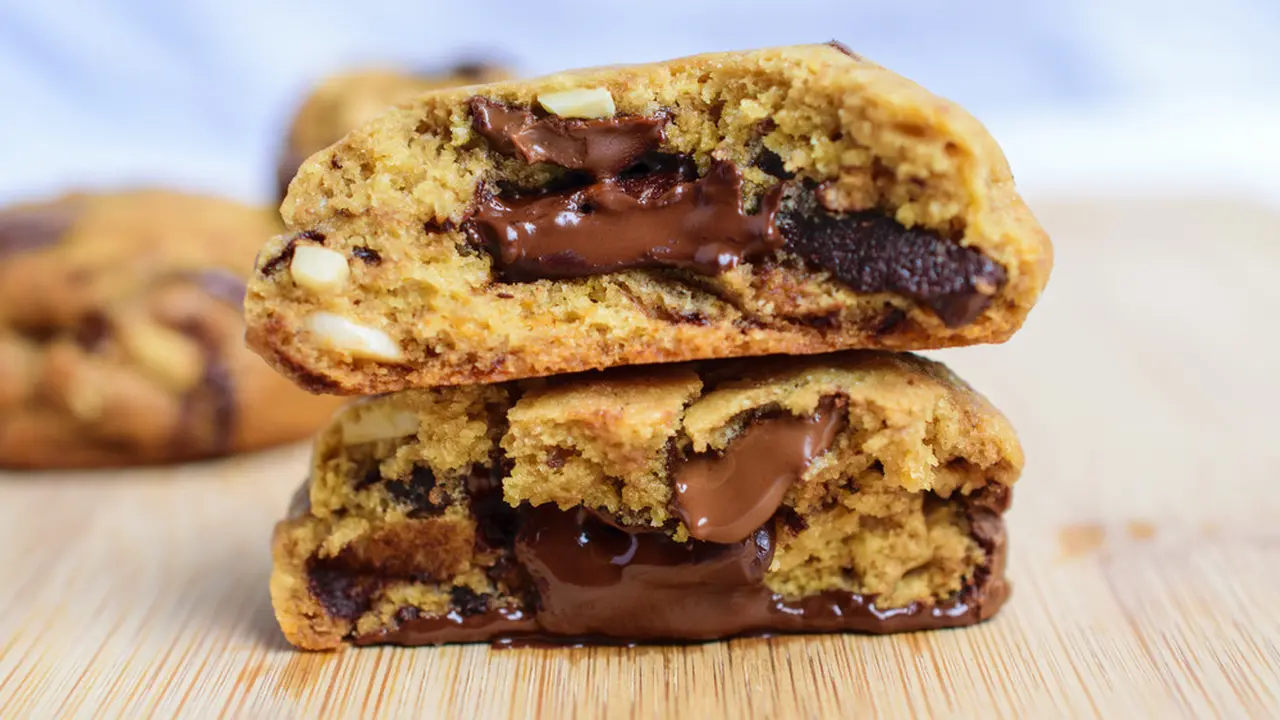 Chocolate Chip Lava Cookies 