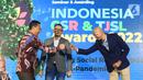(Ki-Ka) Direktur Kepatuhan SDM dan Manajemen Risiko Askrindo Kun Wahyu Wardana, Founder & CEO The Iconomics Bram S. Putro dan Pemimpin The Iconomics Arif Hatta berbincang disela-sela penghargaan Indonesia CSR & TJSL Award 2022 di Jakarta. Askrindo meraih penghargaan Indonesia CSR & TJSL Award 2022 Kategori Insurance Sector Industry 2022. (Liputan6.com/HO/Askrindo)