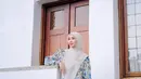 Untuk tampilan syar’i, bisa sontek gaya Laudya Cynthia Bella ini agar tetap tampil trendy. [Foto: IG/laudyacynthiabella].