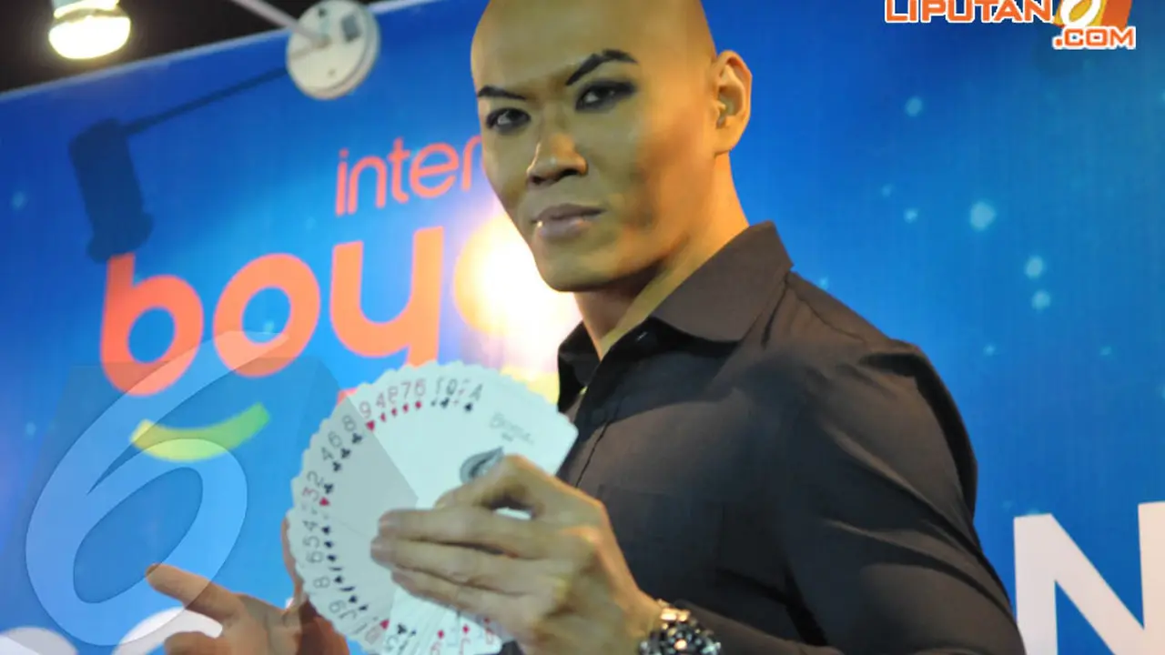 [FOTO] Deddy Corbuzier Paranoid Naik Pesawat