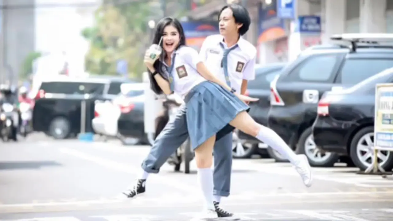 Gemasnya Epy Kusnandar dan Istri Menjelma Jadi Anak SMA, Bak Pasangan Remaja Kasmaran