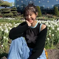 Jennie dan Song Kang pernah bertemu di variety show "Village Survival The Eight" yang tayang di tahun 2018 dan disiarkan di SBS. (Foto: Instagram/songkang_b - jennierubyjane)