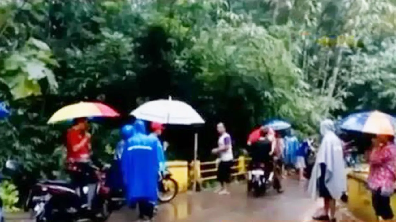 VIDEO: Hujan Deras, Santri Purworejo Hilang Terseret Arus Sungai