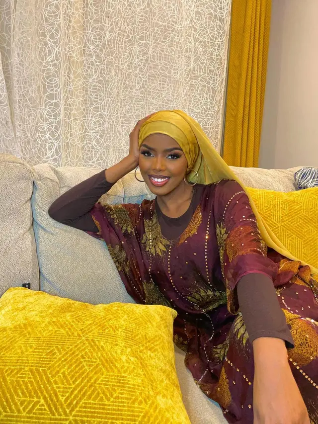 7 Pesona Khadija Omar, Finalis Miss World Pertama yang Berhijab