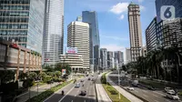 Suasana lalu lintas di kawasan Sudirman, Jakarta, Kamis (4/6/2020). Gubernur DKI Jakarta Anies Baswedan memperpanjang penerapan Pembatasan Sosial Berskala Besar (PSBB) dan menetapkan bulan Juni sebagai masa transisi Ibu Kota di masa pandemi. (Liputan6.com/Faizal Fanani)