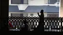 Seorang jemaah melaksanakan salat di Masjid At-Tin, Jakarta, Jumat (13/08/2021). Pengurus Masjid At-Tin melakukan pembatasan jumlah jamaah secara terbatas yakni 25 persen dari total kapasitas serta mematuhi protokol kesehatan secara ketat. (Liputan6.com/Herman Zakharia)
