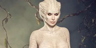 Kim Kardashian mencoba mengambil alih posisi sebagai ratu Halloween. Bintang realitas itu mengejutkan penggemarnya dengan kostum Halloween-nya yang mencengangkan. [@kimkardashian]