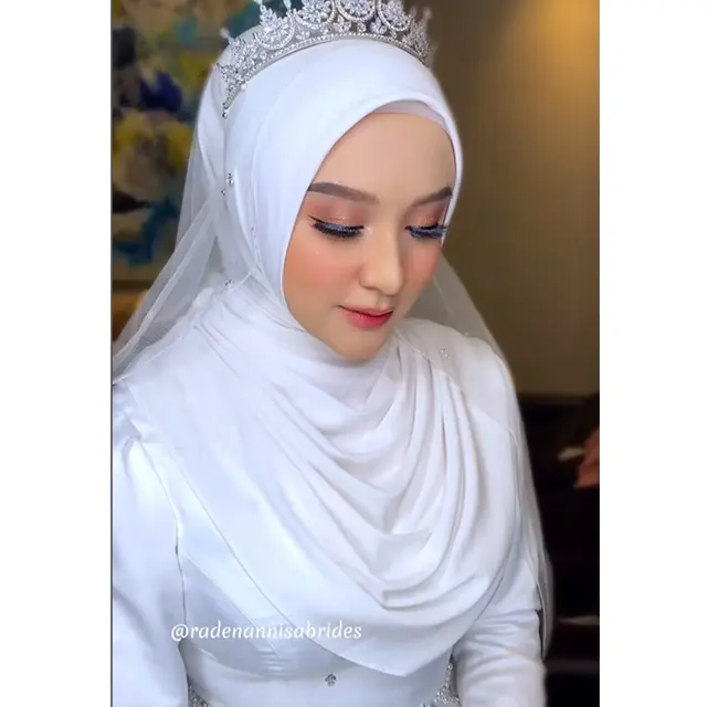 6 Potret Detail Penampilan Hersa Rahayu Istri Rizki DA, Usung Adat Sumatera dan Sunda