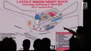 GM Sentul International Sirkuit, Lola Moenek menunjukkan denah pelaksanaan ISSOM Night Race 2019 di Jakarta, Selasa (20/8/2019). Gelaran Motorsport Festival Indonesian Sentul Series of Motorsport (ISSOM) akan berlangsung pada malam hari, 30-31 Agustus mendatang. (Liputan6.com/Helmi Fithriansyah)