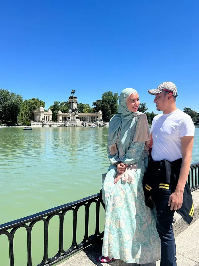 Kartika Putri dan Habib Usman bin Yahya. (Foto: Dok. Instagram @kartikaputriworld)