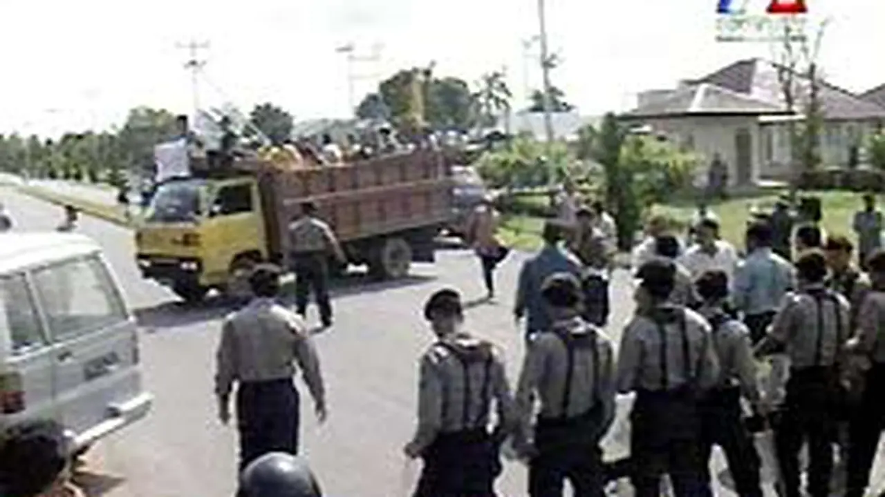 100302aDemo_Pontianak.jpg