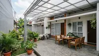 7 Desain Teras Rumah Berdempetan agar Sirkulasi Udara Lancar, Trik Cerdas di Lahan Sempit