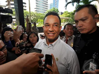 Menteri Pendidikan dan Kebudayaan (Mendikbud) Anies Baswedan mendatangi gedung KPK, Jakarta, Senin (15/12/2014). (Liputan6.com/Miftahul Hayat)