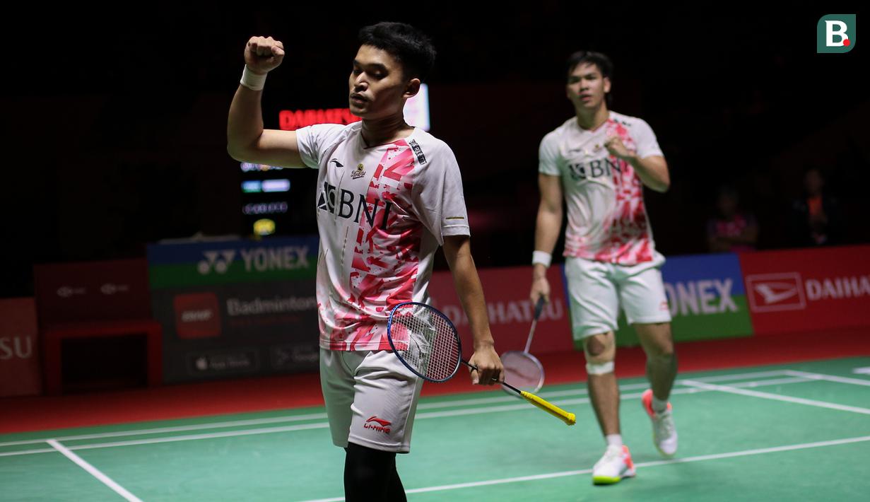 Pebulutangkis ganda putra Indonesia, Leo Rolly Carnando/Daniel Marthin bertanding melawan pebulutangkis ganda putra Jepang, Takuro Hoki/Yugo Kobayashi pada laga semifinal Indonesia Masters 2023 di Istora Senayan, Jakarta, Sabtu (28/01/2023). Leo/Daniel menang dengan skor 18-21, 21-17, 21-3. (Bola.com/Bagaskara Lazuardi)