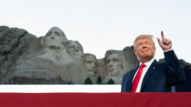Presiden AS Donald Trump ingin tampil di Gunung Rushmore.
