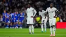 Reaksi Vinicius Junior dari Real Madrid saat pemain Getafe, Martin Satriano, merayakan gol bersama rekan-rekan setimnya dalam pertandingan pekan ke-26 La Liga 2025/2026 di Stadion Bernabeu, Madrid, Spanyol, Senin 2 Maret 2026 waktu setempat atau Selasa (3/3/2026) dini hari WIB. Hasil mengejutkan terjadi di laga terakhir pekan ke-26 La Liga 2025/2026. (AP Photo/Manu Fernandez)