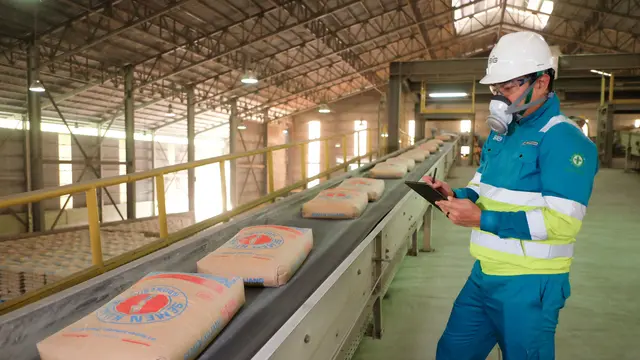 PT Solusi Bangun Indonesia Tbk (SMCB) ekspor semen tipe khusus ke Amerika Serikat melalui terminal khusus di Tuban, Jawa Timur. (Foto: Solusi Bangun Indonesia)