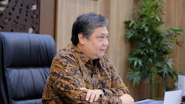 Menteri Koordinator Bidang Perekonomian Airlangga Hartarto saat menyampaikan arahannya secara daring dalam Rapat Kerja Kementerian Perdagangan, Rabu (1/3/2023). (Dok Kemenko Perekonomian)