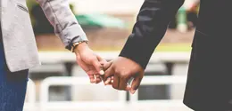 ilustrasi hubungan cinta/Photo by William Stitt on Unsplash
