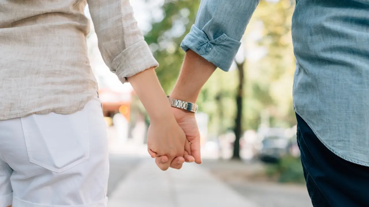 Penasaran Beda Wanita dan Pria Saat Jatuh Cinta? Ada di Sini