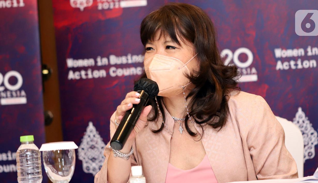 Chair B20 Indonesia2 Shinta Widjaja Kamdani dalam diskusi B20 Indonesia Women in Business Action Council di Jakarta, Rabu (26/01/2022). Diskusi membahas peranan penting perempuan dalam memajukan pertumbuhan ekonomi yang inklusif, tangguh dan berkelanjutan. (Liputan6.com/HO/Ading)