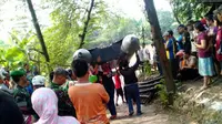 Bawa 14 Orang dan 7 Motor, Perahu Tambang Terbalik